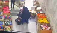 Şanlıurfa'da 2 esnafın müşteri kapma kavgası kameralara yansıdı