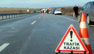 Zonguldak'ta hafif ticari araç devrildi : 3 yaralı