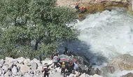Habur Çayı'na düşen genci arama çalışmaları sürüyor
