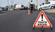 Hatay İskenderun'da otomobil bariyerlere çarptı