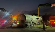 Erzin’de yakıt yüklü tanker devrildi : Yola mazot döküldü