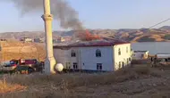Batman'da bir caminin çatısında yangın çıktı