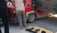 Konya’da otomobil tırın altına girdi : 2 ölü 2 yaralı