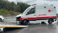 Çekmeköy'de özel ambulans devrildi: Sürücü yaralandı