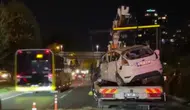 Bakırköy'de takla atan otomobil, park halindeki araçlara çarptı