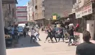 Şanlıurfa’da sokak ortasında kavga ! Taş ve sopalar havada uçuştu