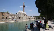 Şanlıurfa'da mevsim normallerinin üzerinde sıcaklık : Sokaklar boş kaldı