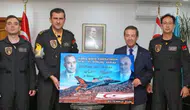 KKTC Dışişleri Bakanı Ertuğruloğlu, SOLOTÜRK pilotlarını kabul etti