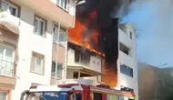 Bursa'da 3 katlı binanın çatısında yangın çıktı