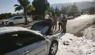 Hatay Antakya'da seyir halindeki otomobilin motoru yandı