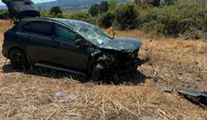 Çanakkale'de otomobil tarlaya uçtu, 2 kişi yaralandı