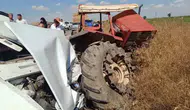 Çankırı'da feci kaza : Otomobil park halindeki traktöre çarptı, 3 ölü, 1 yaralı