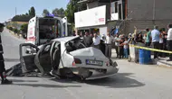 Van'da otomobil, park halindeki kamyonete çarptı : 1 ölü, 4 yaralı