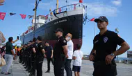 Bandırma Vapuru karadan yürütüldü : Mehter marşı ile karşılandı