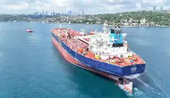 Karadeniz'de İDA saldırısına uğrayan petrol tankeri 4 ay sonra İstanbul Boğazı'ndan geçti