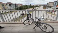 Çorum'da genç kadın 9 metre yükseklikten yola atladı