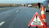 Sakarya'da çekici kazası : Sıkışan sürücü 1 saatlik çalışmayla kurtarıldı