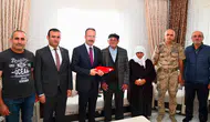 Ardahan Valisi Ömer Hilmi Yamlı'nın ilk ziyareti şehit ailesine oldu