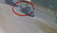 İlkadım'da motosikletin otomobile çarpma anı kamerada: 2 yaralı