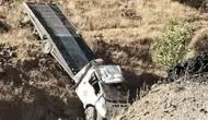 Siirt'te çekici şarampole devrildi : 2 kişi yaralandı
