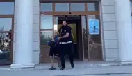 Hatay'da ayrılmak isteyen eşini çocuklarının önünde öldüresiye döven koca tutuklandı
