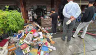 Sağanak nedeniyle Üsküdar Sahaflar Çarşısı'nı su bastı : Yüzlerce kitap zarar gördü