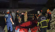 Şanlıurfa'da adacıkta mahsur kalan 32 kişi kurtarıldı