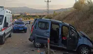 Elazığ'da hafif ticari araç bariyerlere çarptı : 4 yaralı