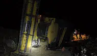 Siirt Kurtalan'da tarladan dönen biçerdöver devrildi : Sürücü yaralandı