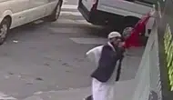 Kağıthane'de Türk bayrağını yere atan şüpheli yakalandı : 11 suç kaydı çıktı