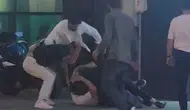 Arnavutköy'de sokak ortası dehşet : Yerde yatan genci demirle vurdular