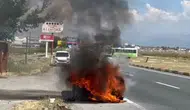Erzincan'da seyir halindeki otomobil yandı