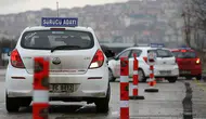 Avcılar'da sürücü adayı boş arsaya uçtu, 2 kişi yaralandı