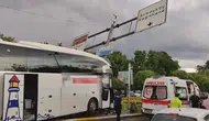 Eyüpsultan'da feci kaza : Yolcu otobüsü ve otomobilin karıştığı kazada yaralılar var