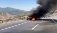 Diyarbakır'da seyir halindeki otomobil alevlere teslim oldu