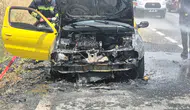 Tekirdağ'da otomobil alev alev yandı : Trafik tek şeritten sağlandı