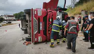Tokat Niksar'da kamyonet devrildi : 3 yaralı