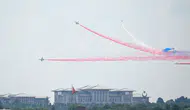 NATO Zirvesi öncesi Türk Yıldızları'ndan gösteri