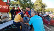 Balıkesir Dursunbey'de iki otomobil çarpıştı : 3 yaralı