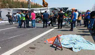 Adana'da kırmızı ışıkta bekleyen otomobile çarptı : 24 yaşındaki sürücü hayatını kaybetti