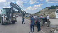Kütahya'da otomobil ile traktör çarpıştı : 3 yaralı