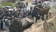 Pakistan’da feci kaza : Uçuruma yuvarlanan otobüste 40 kişi öldü