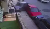 Arnavutköy'de faciadan dönüldü : Otomobil bebek arabası ve yayaya çarptı