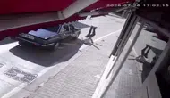 Bursa'da karşıya geçmeye çalışan yayaya otomobil çarptı