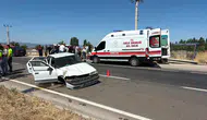 Afyonkarahisar'da otomobil bariyerlere çarptı : 3'ü çocuk 6 kişi yaralandı