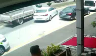Bolu'da park manevrası yapan otomobile kamyon çarptı