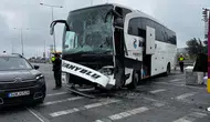 Başakşehir'de İETT otobüsü ile yolcu otobüsü çarpıştı : 4 yaralı