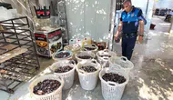Mersin'de mide bulandıran görüntü : 200 kilogram bozuk midye dolma imha edildi