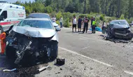 Antalya'da iki otomobil çarpıştı : 1 ölü, 3 yaralı