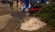 Samsun’da su borusu patladı : Caddeye 2 saat boyunca su aktı